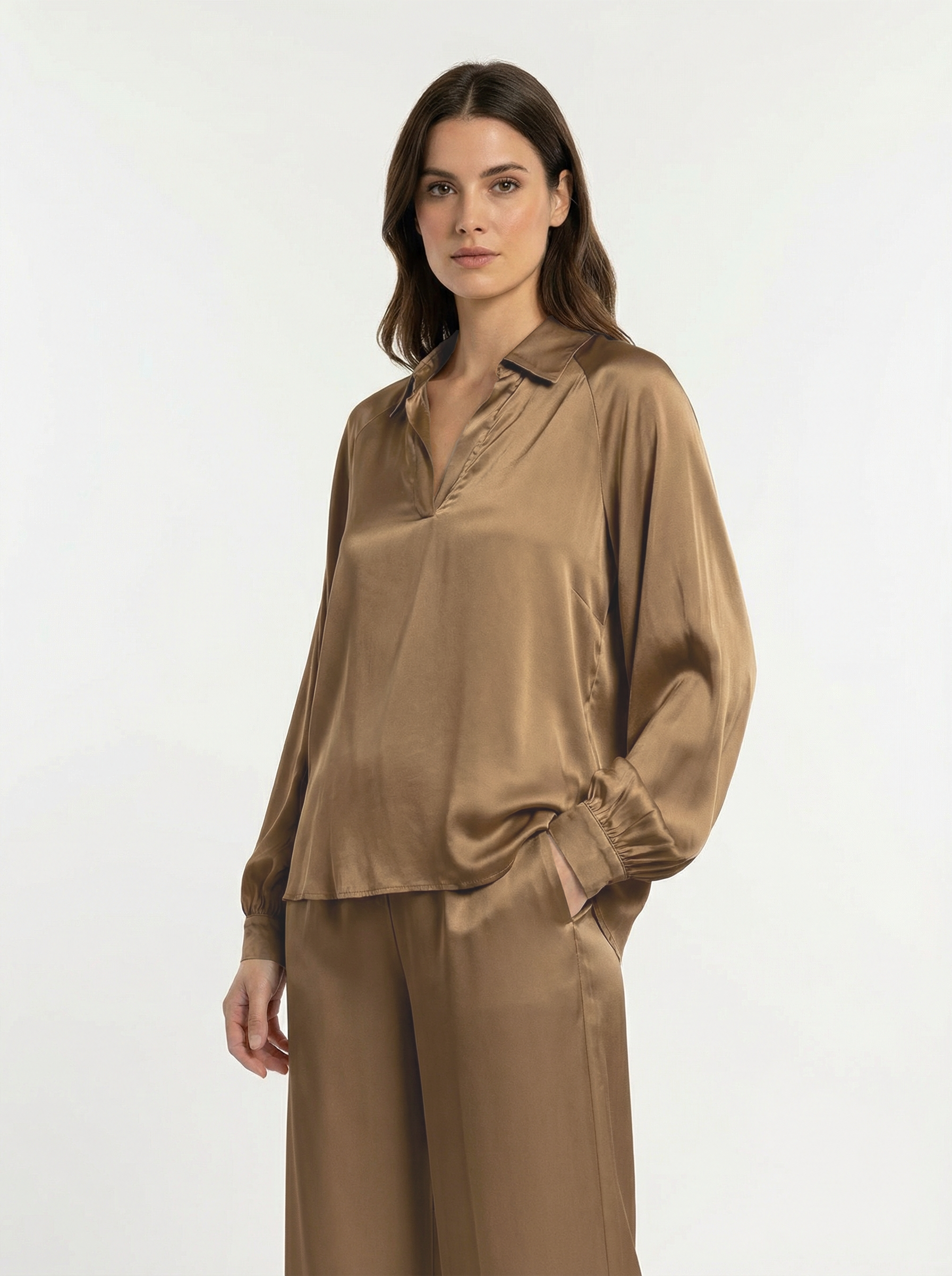 Camicia fluida con colletto morbido e maniche ampie