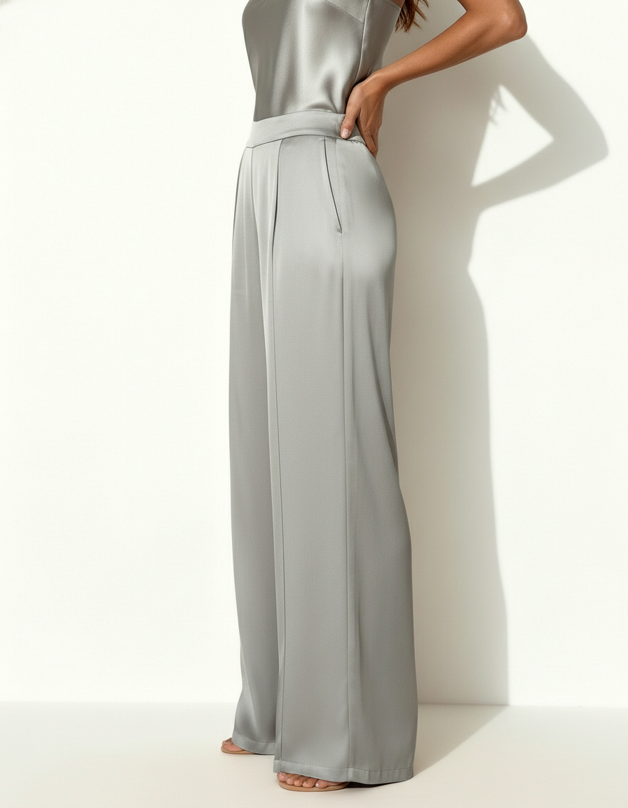 Pantalone ampio in satin fluido con vita elasticata