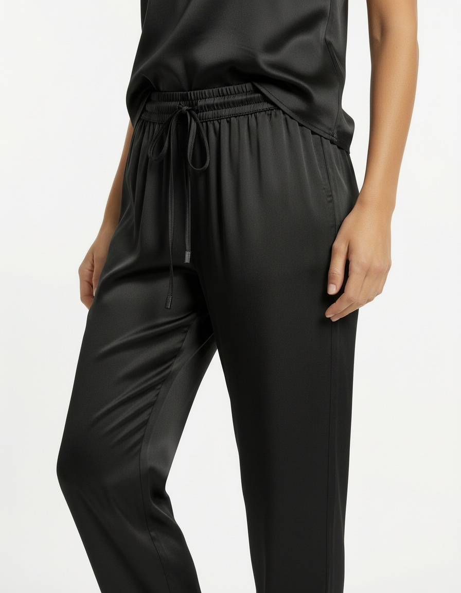 Pantalone dritto in satin fluido con vita elasticata