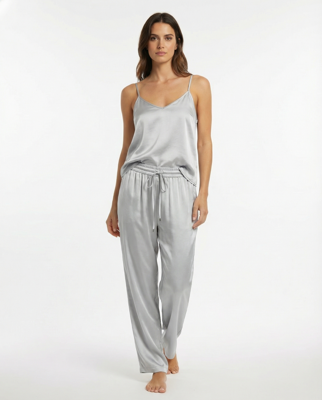 飘逸缎面直筒裤，腰部采用松紧带设计