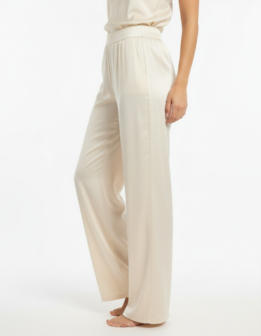 亮面缎面阔腿裤，腰部线条流畅