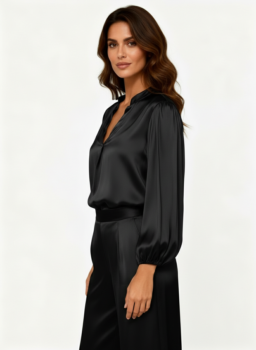 Camicia fluida in raso con collo a fascetta e maniche ampie