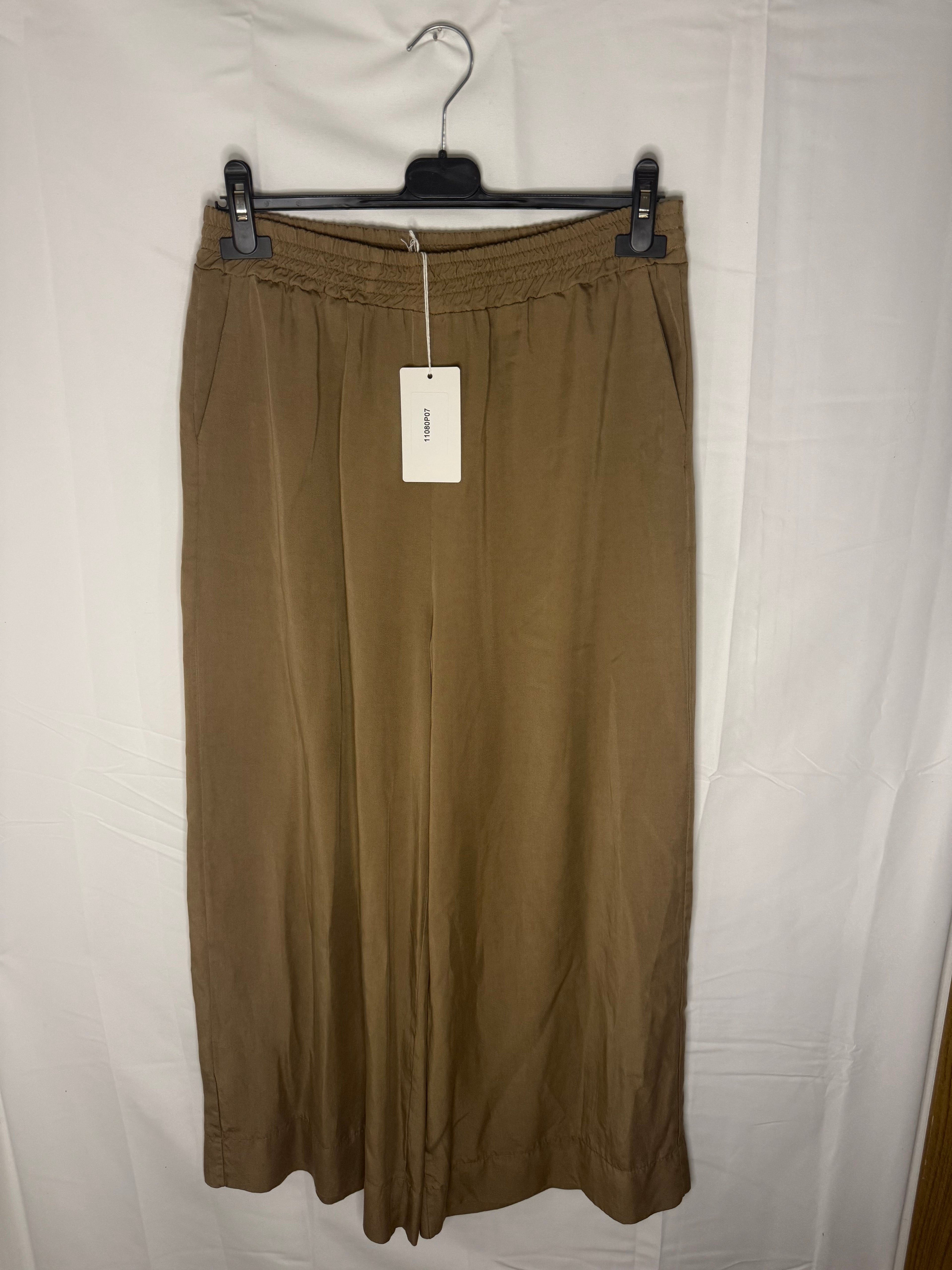 Pantalone ampio in tessuto fluido con vita elasticata