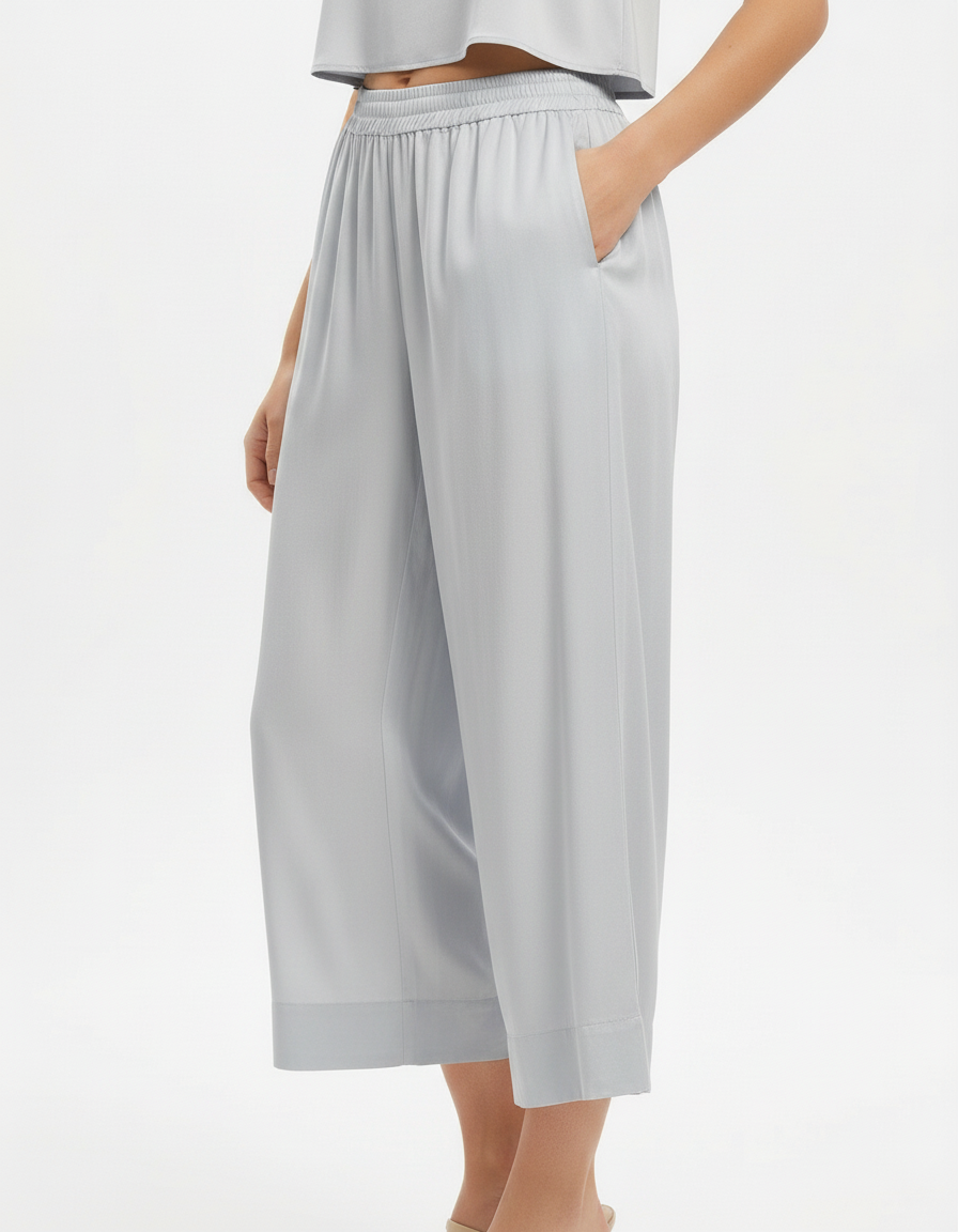 Pantalone ampio in tessuto fluido con vita elasticata