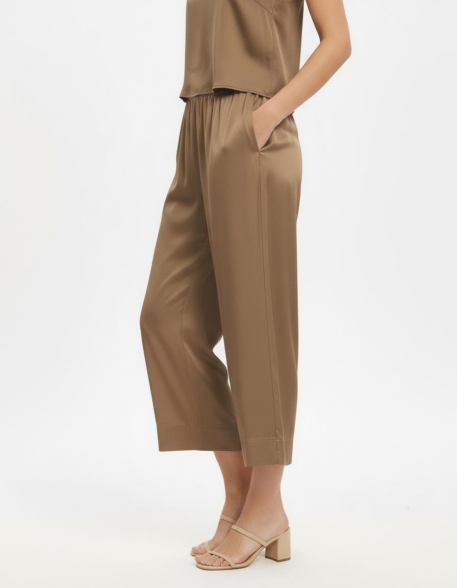 Pantalone ampio in tessuto fluido con vita elasticata