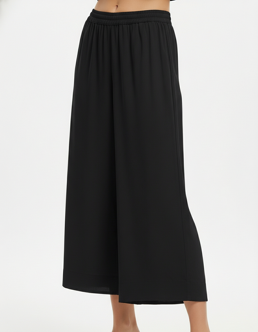 宽松阔腿裤，采用飘逸面料，腰部带有松紧带。