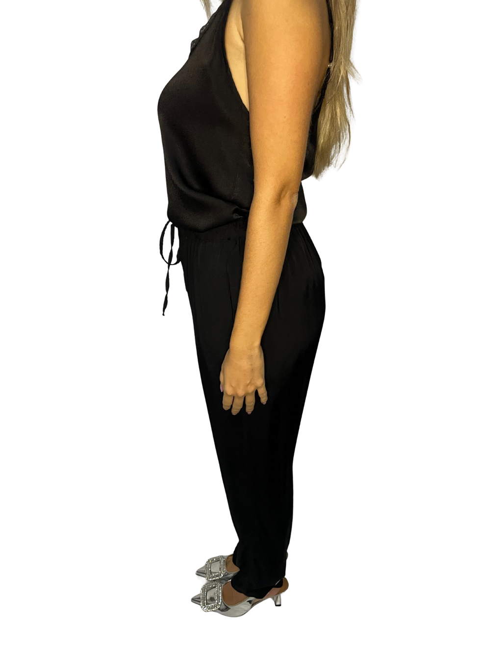 Pantalone dritto in satin fluido con vita elasticata