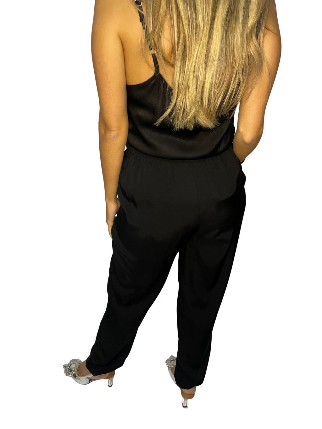 Pantalone dritto in satin fluido con vita elasticata