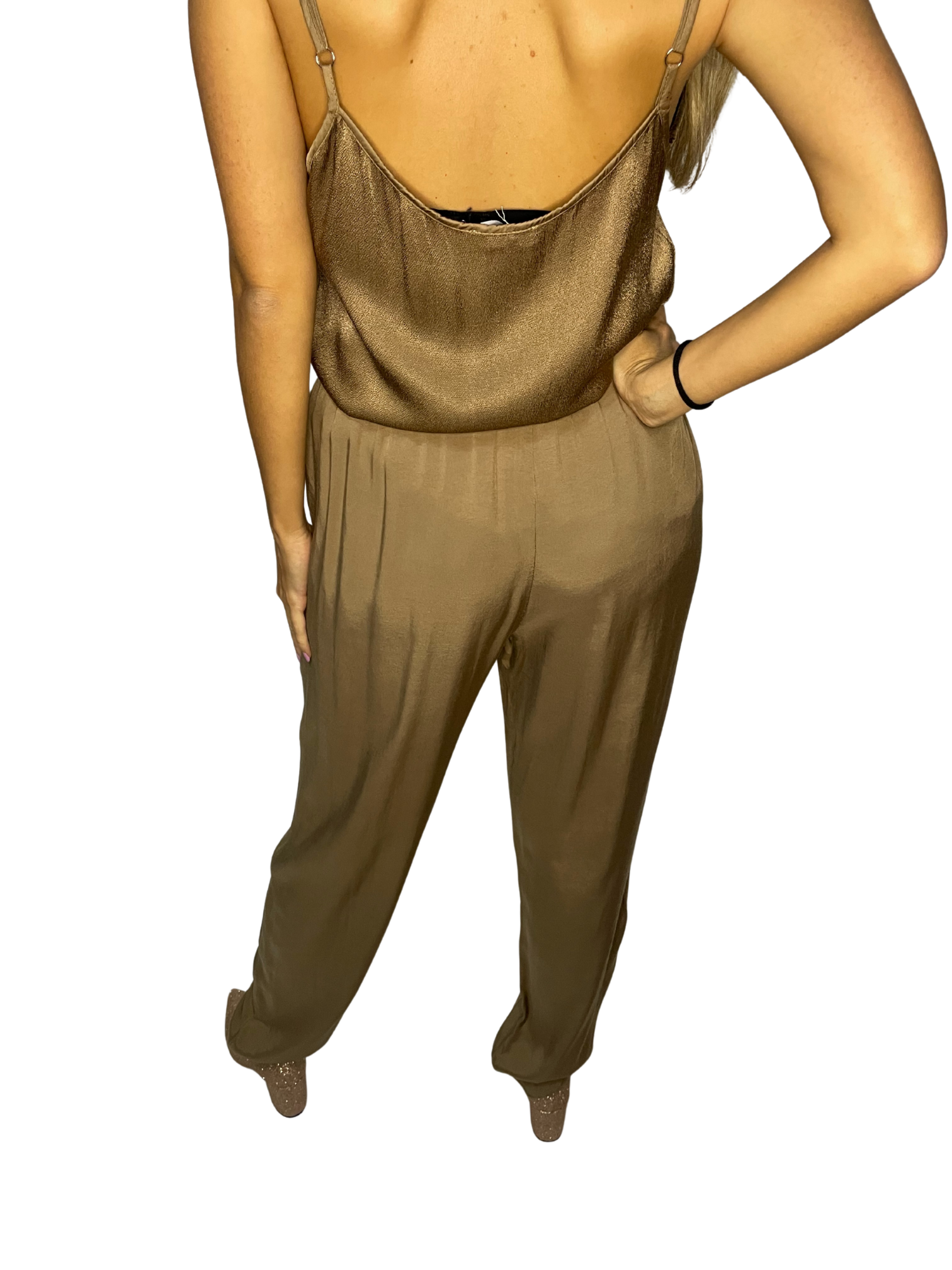 Pantalone dritto in satin fluido con vita elasticata