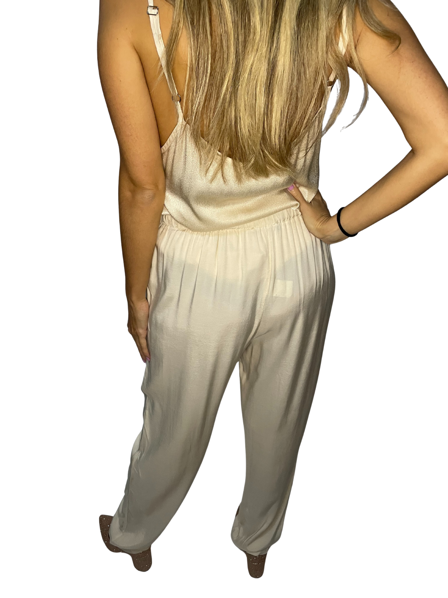 Pantalone dritto in satin fluido con vita elasticata