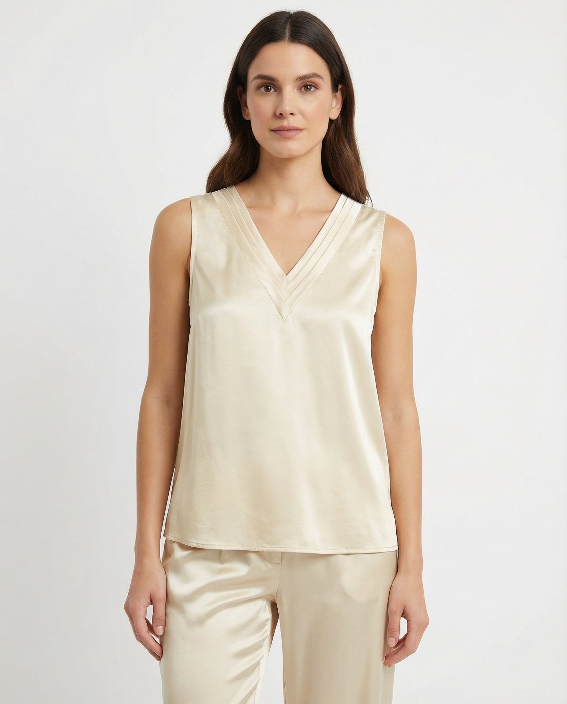 Top smanicato satin con scollo a V doppiato