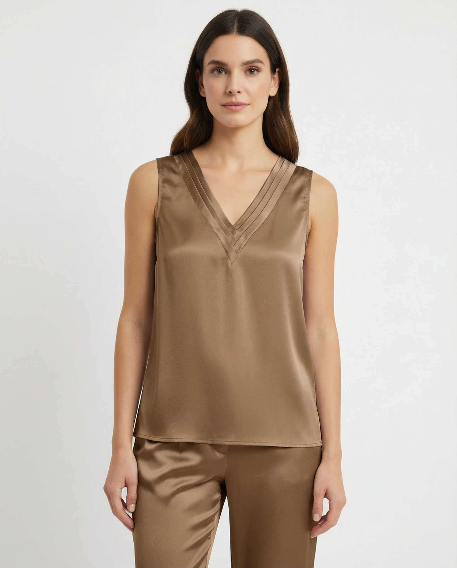 Top smanicato satin con scollo a V doppiato