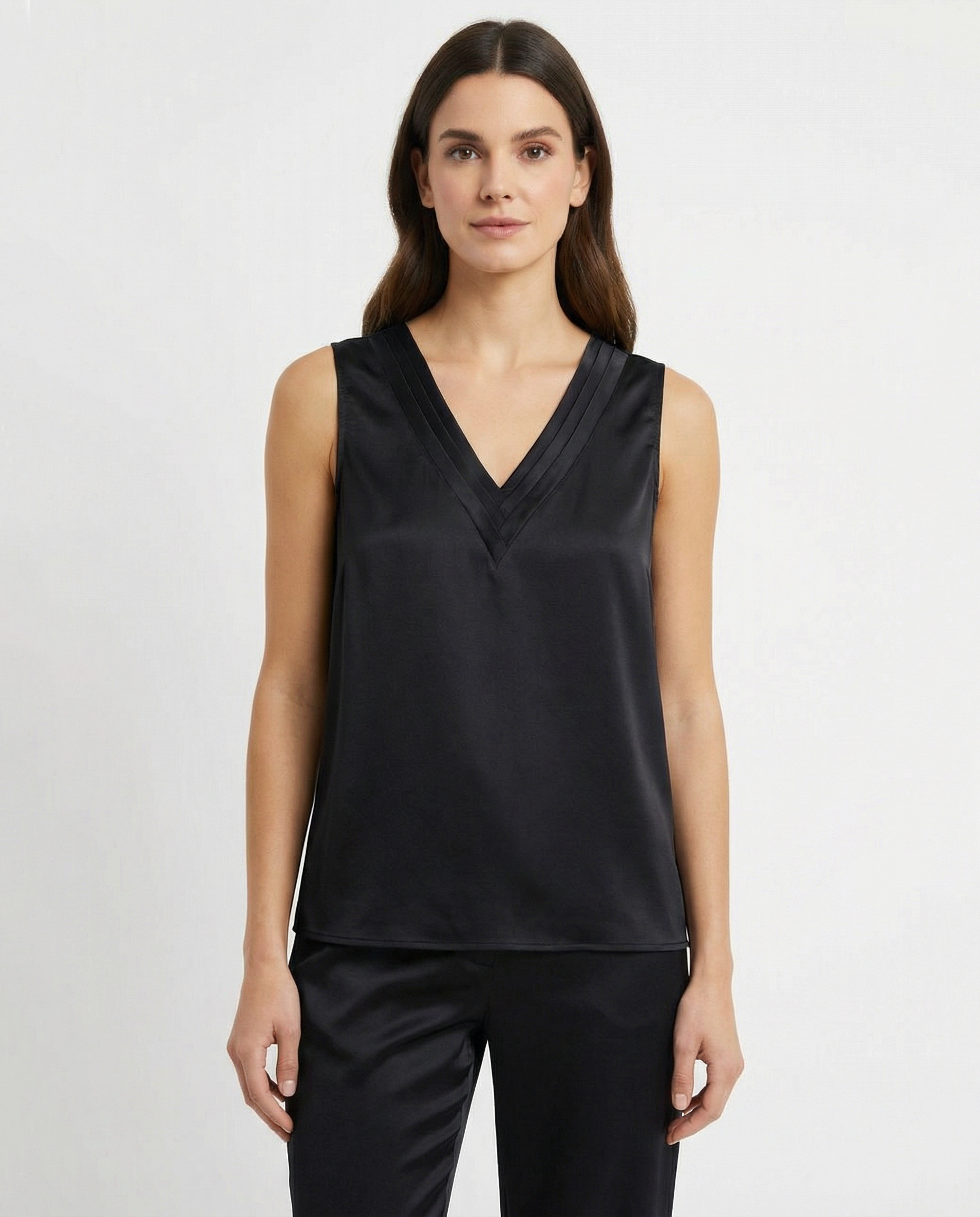 Top smanicato satin con scollo a V doppiato