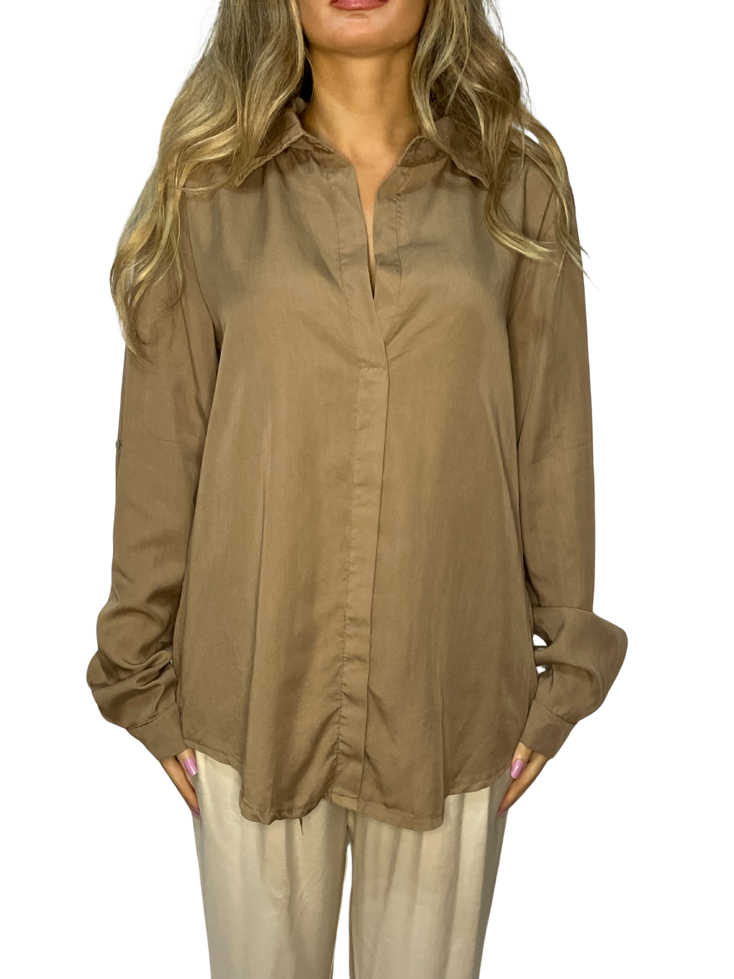 Camicia in satin fluido con colletto classico