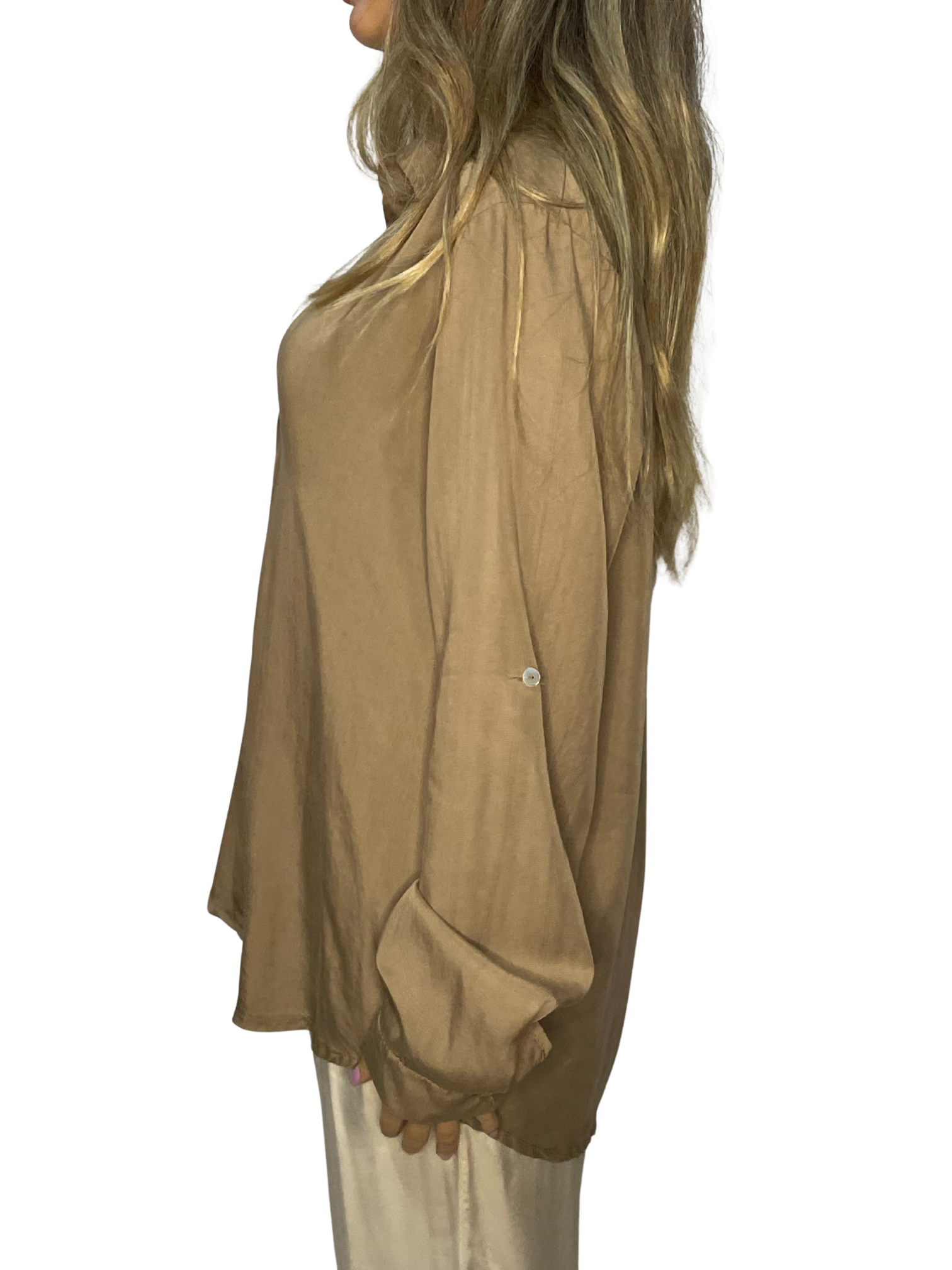 Camicia in satin fluido con colletto classico