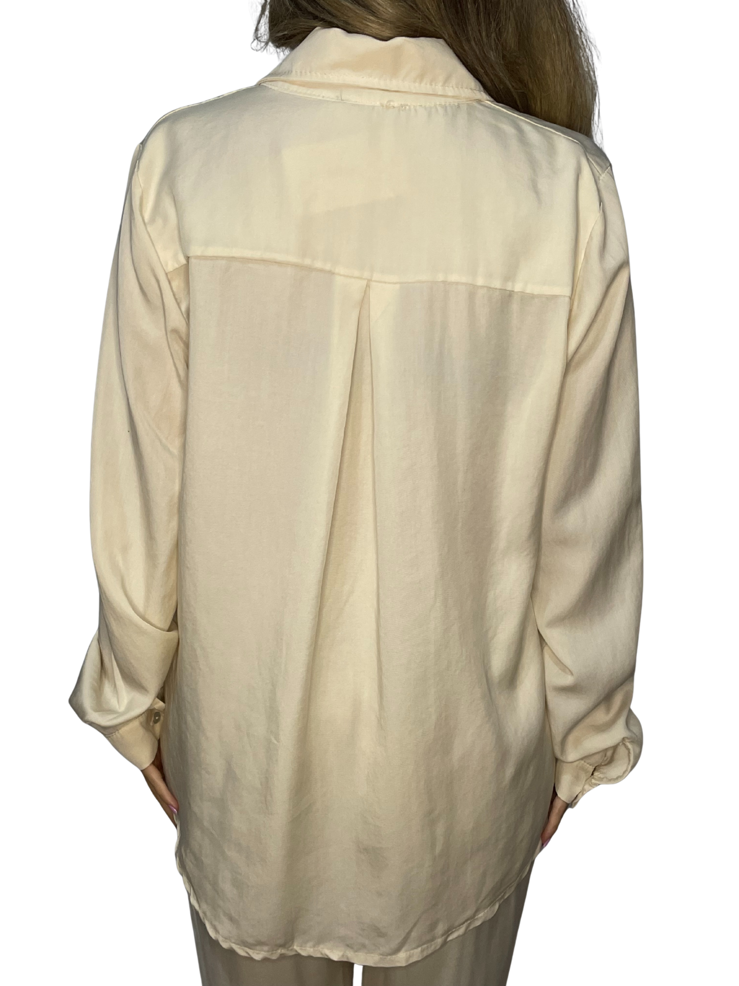 Camicia in satin fluido con colletto classico