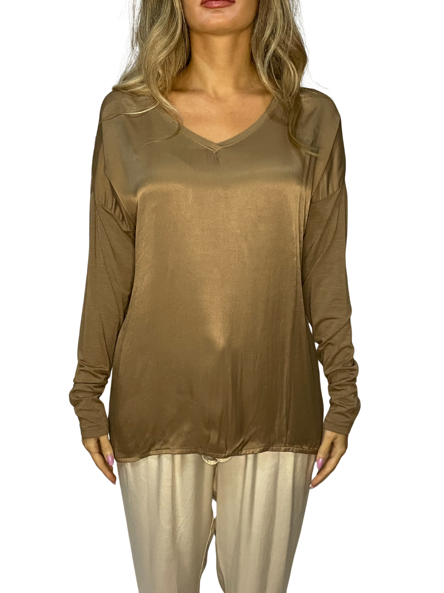 Maglia fluida effetto satin con scollo ampio