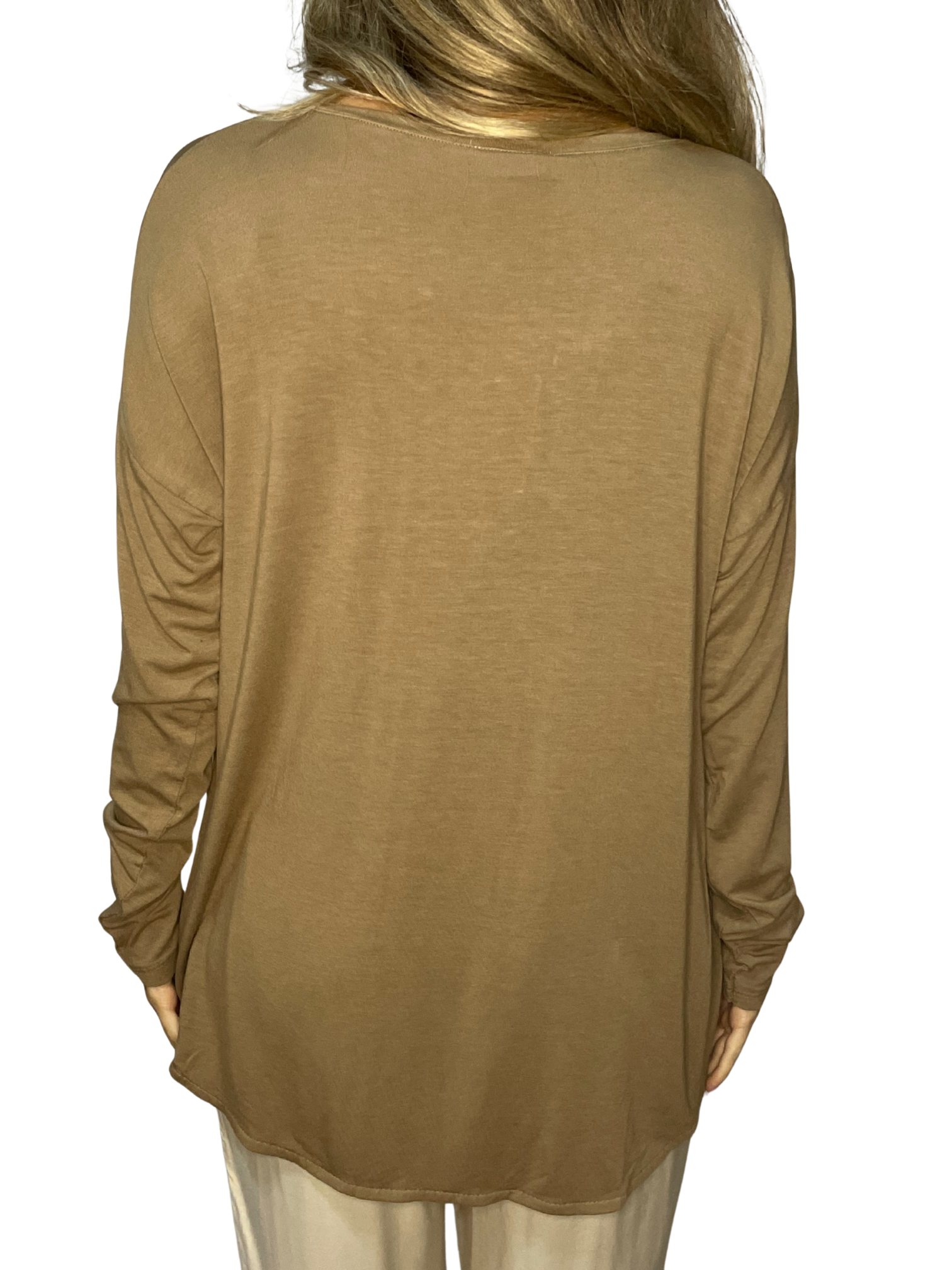 Maglia fluida effetto satin con scollo ampio