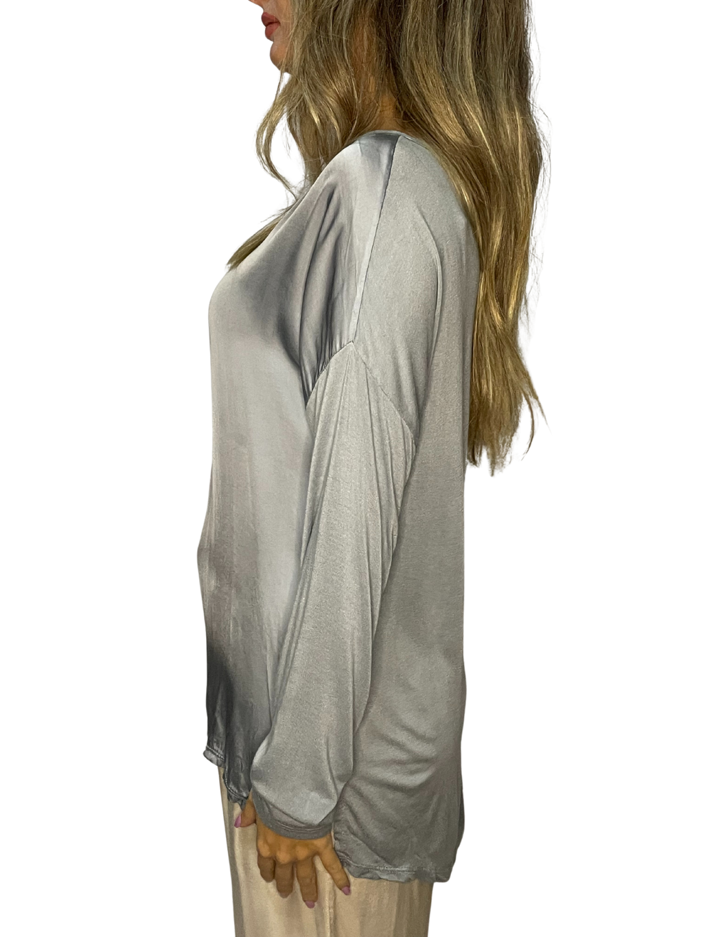 Maglia fluida effetto satin con scollo ampio