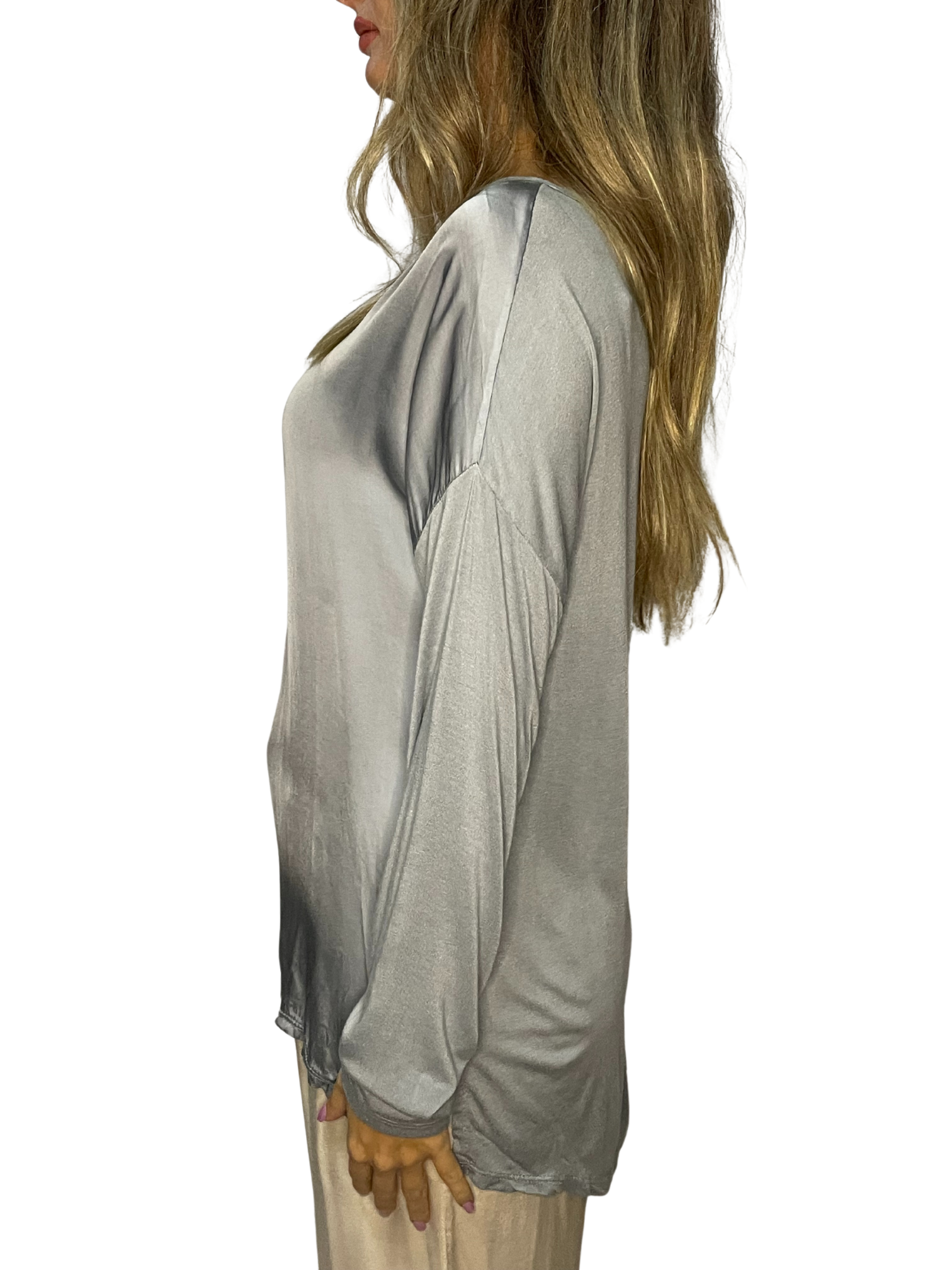 Maglia fluida effetto satin con scollo ampio