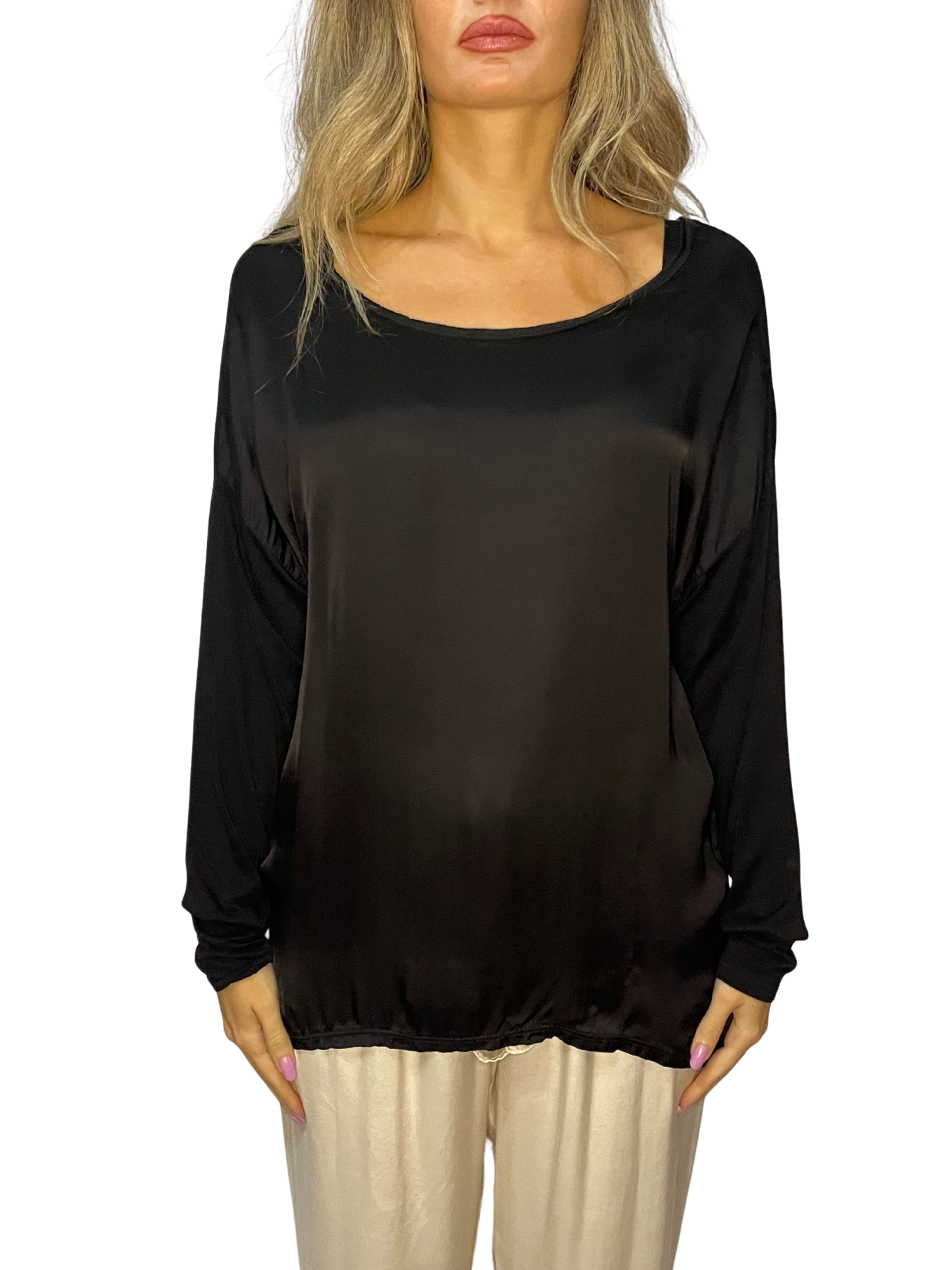 Maglia fluida effetto satin con scollo ampio