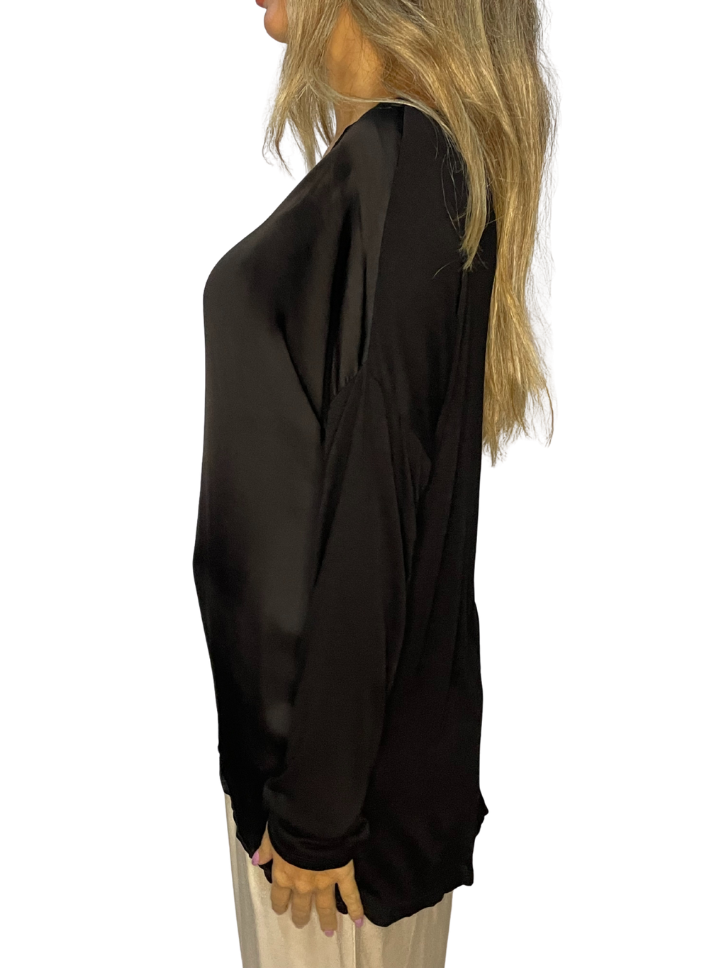 Maglia fluida effetto satin con scollo ampio