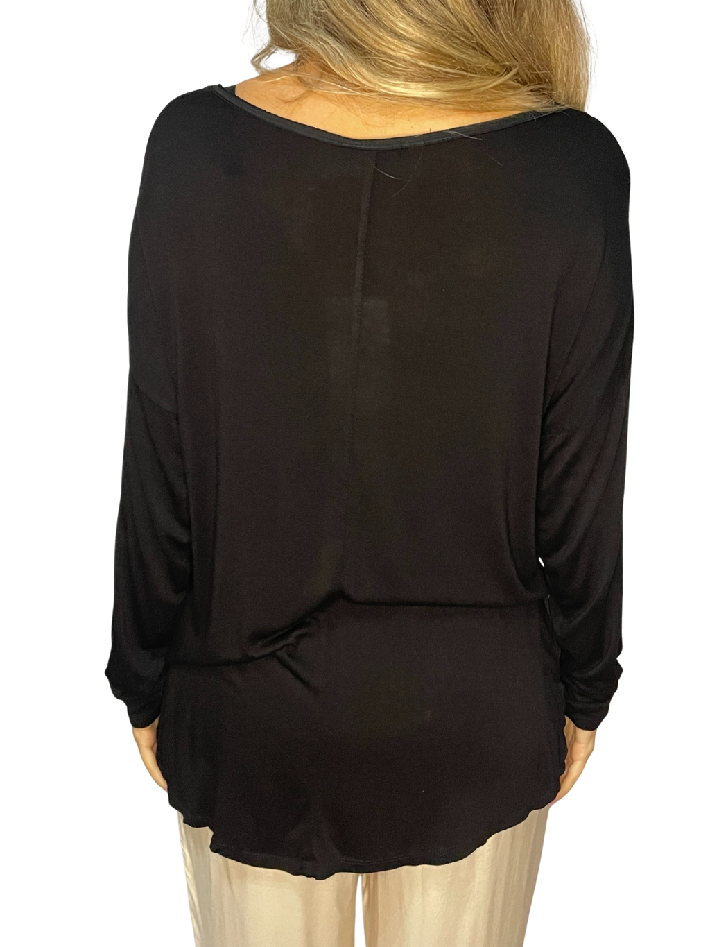 Maglia fluida effetto satin con scollo ampio