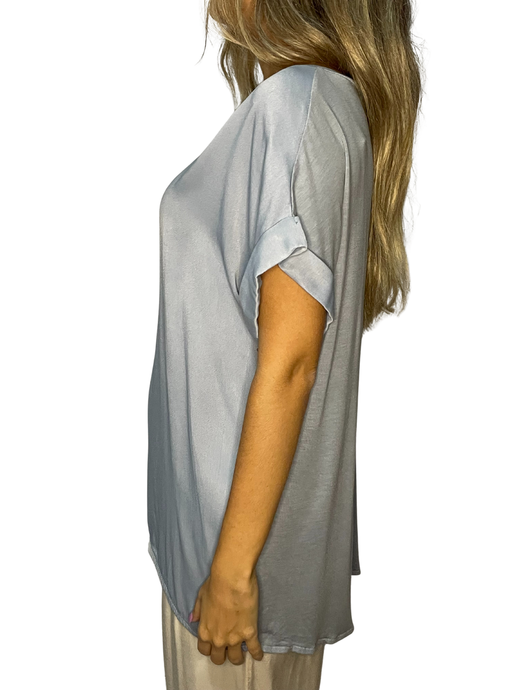 Maglia fluida mix satin-jersey con scollo a V e fondo asimmetrico