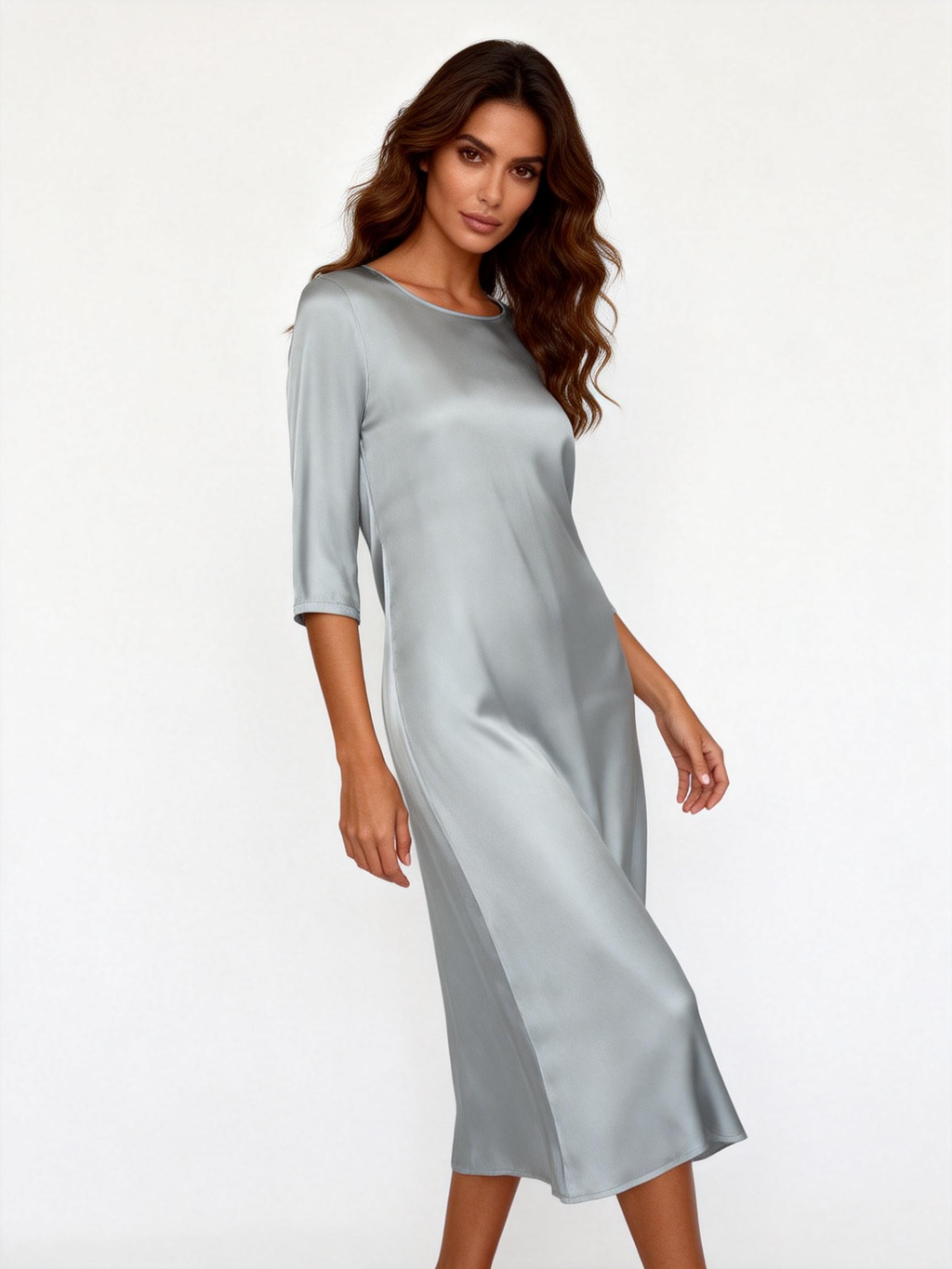 Abito lungo fluido in satin con manica 3/4