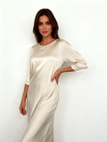 Abito lungo fluido in satin con manica 3/4