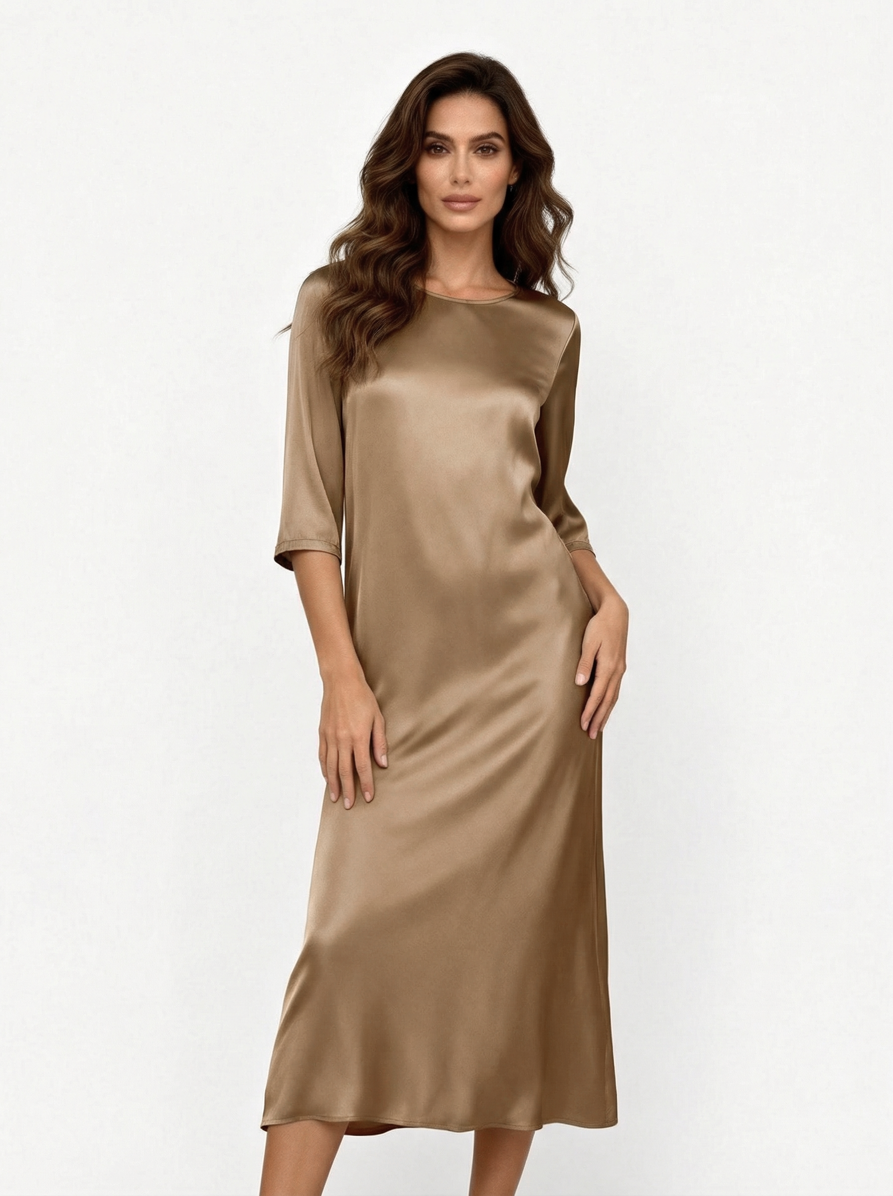 Abito lungo fluido in satin con manica 3/4