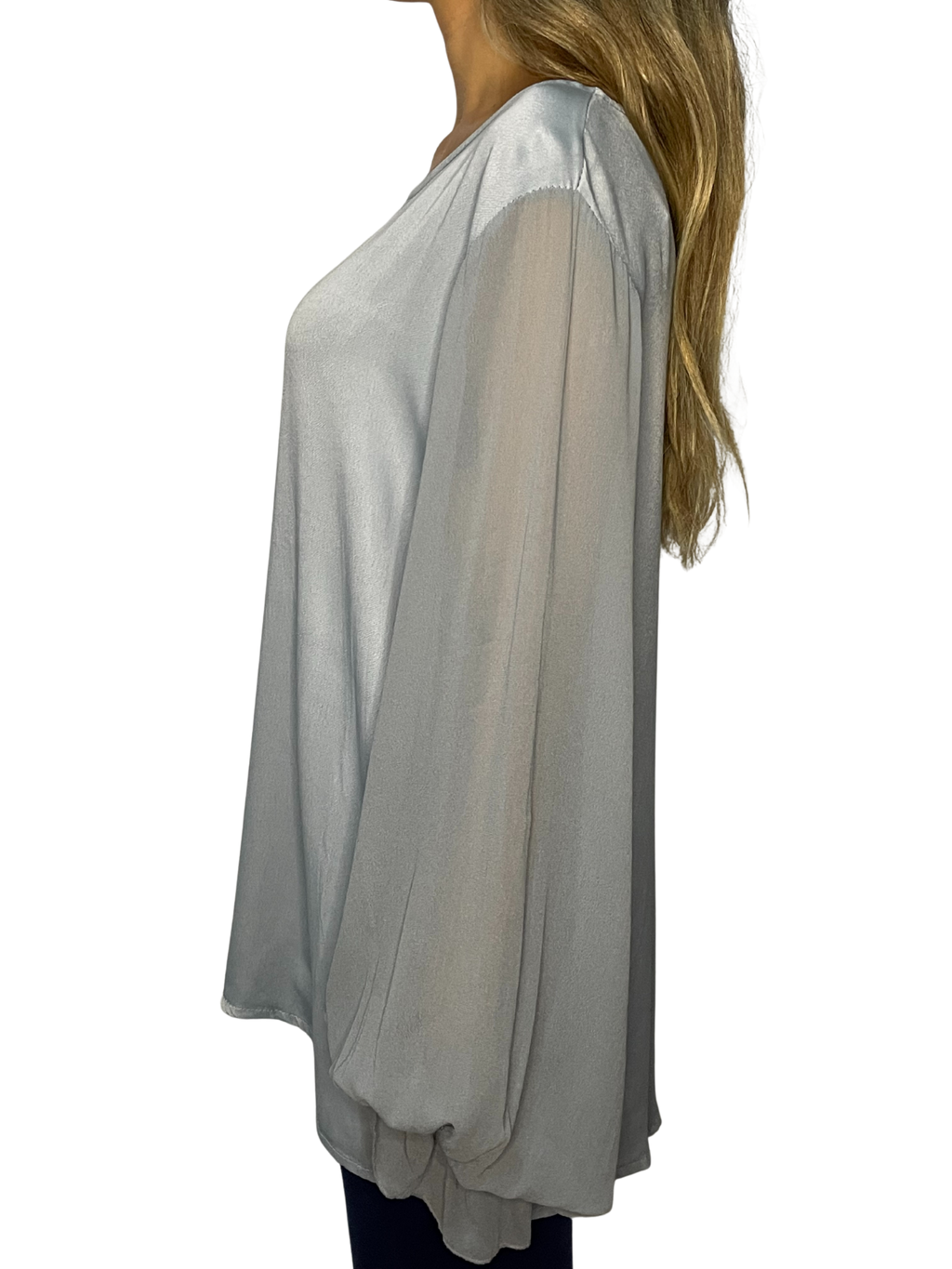 Blusa con maniche ampie, polsino arricciato e goccia sul retro