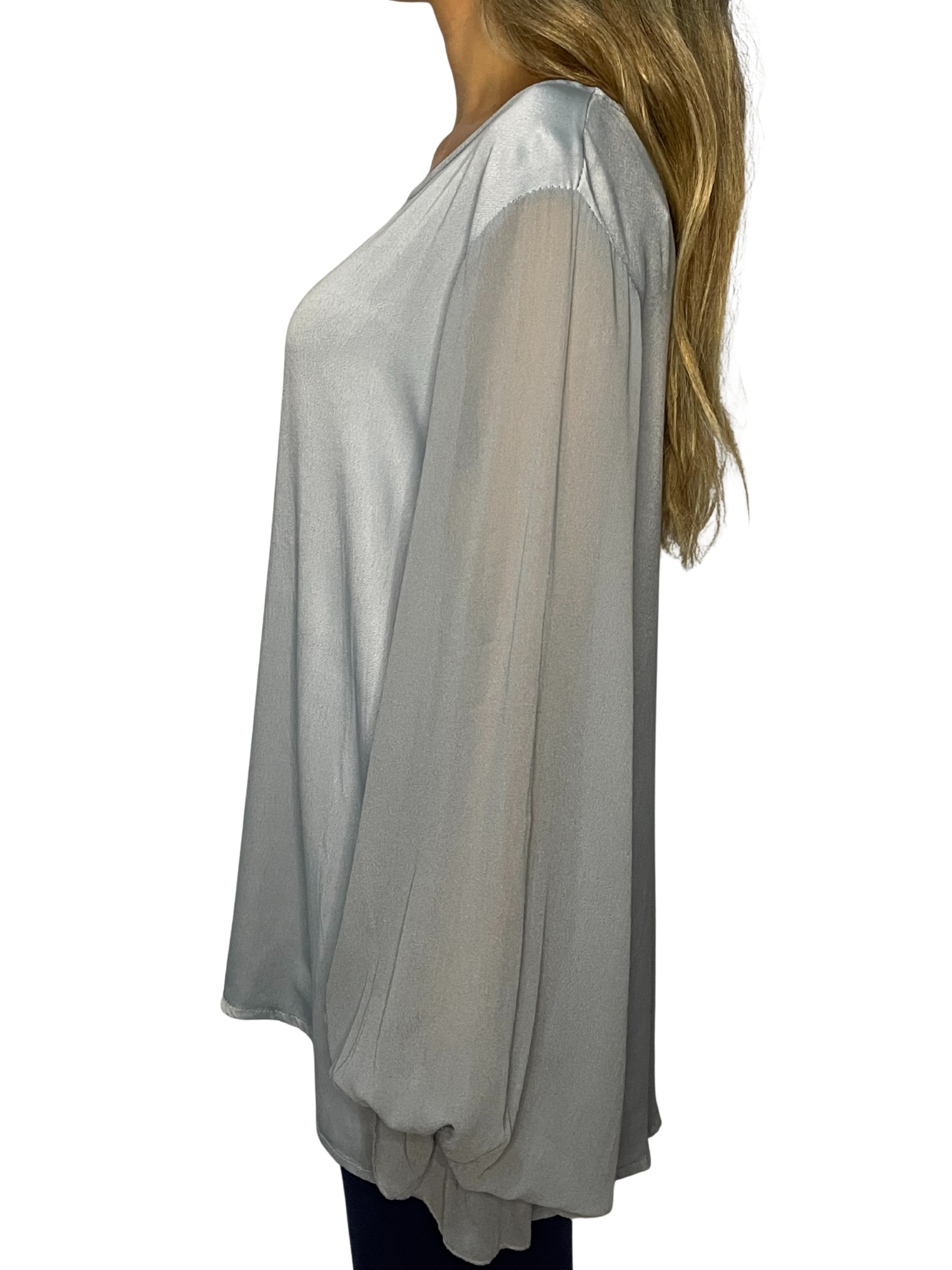 Blusa con maniche ampie, polsino arricciato e goccia sul retro