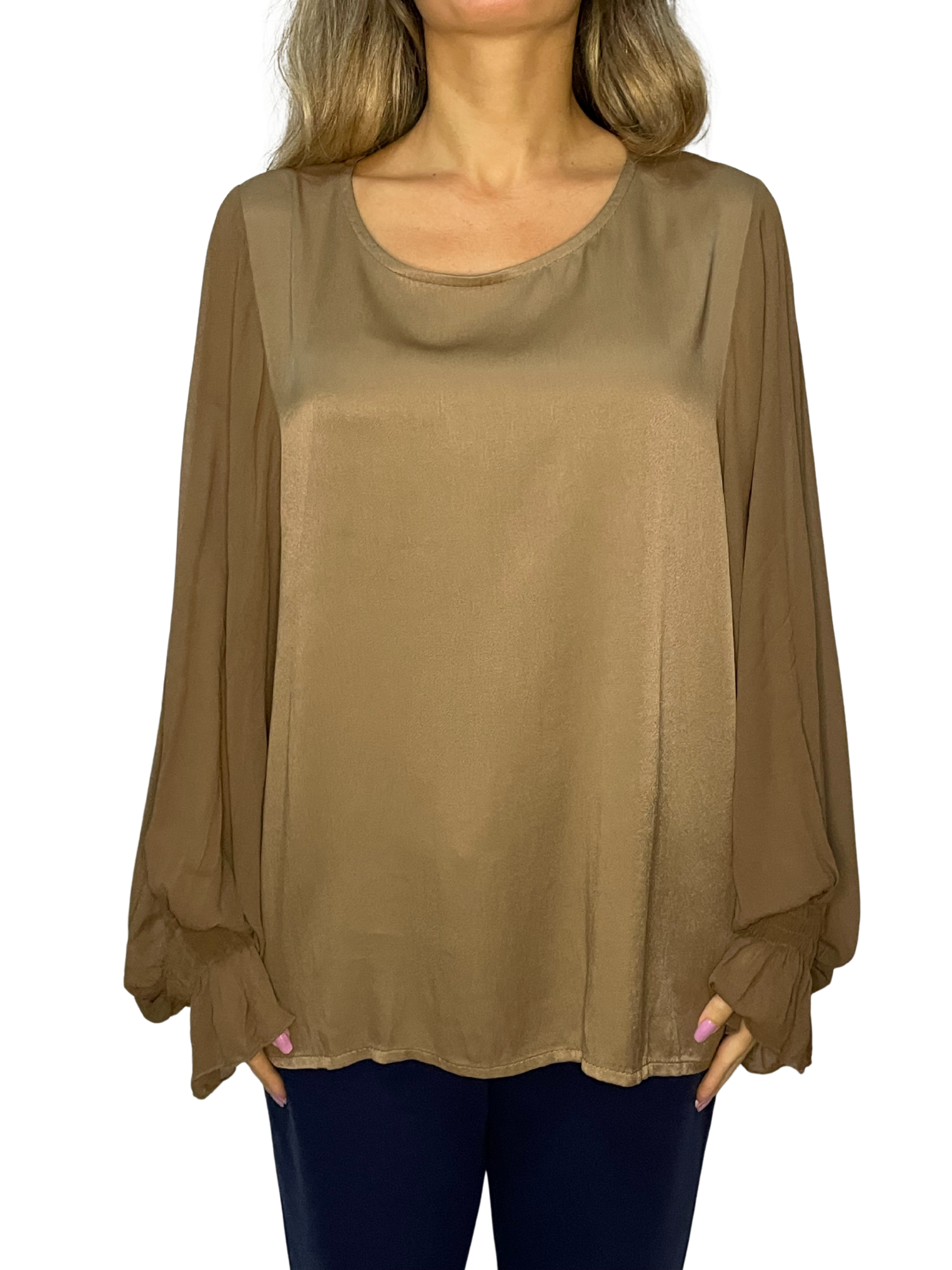 Blusa con maniche ampie, polsino arricciato e goccia sul retro