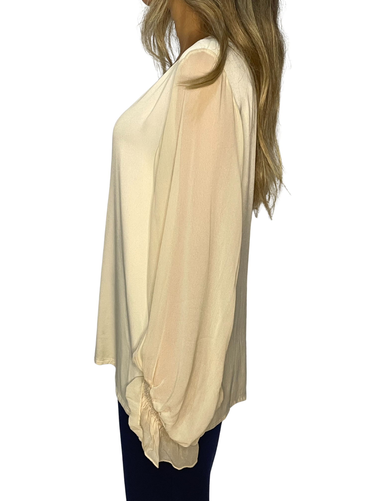 Blusa con maniche ampie, polsino arricciato e goccia sul retro