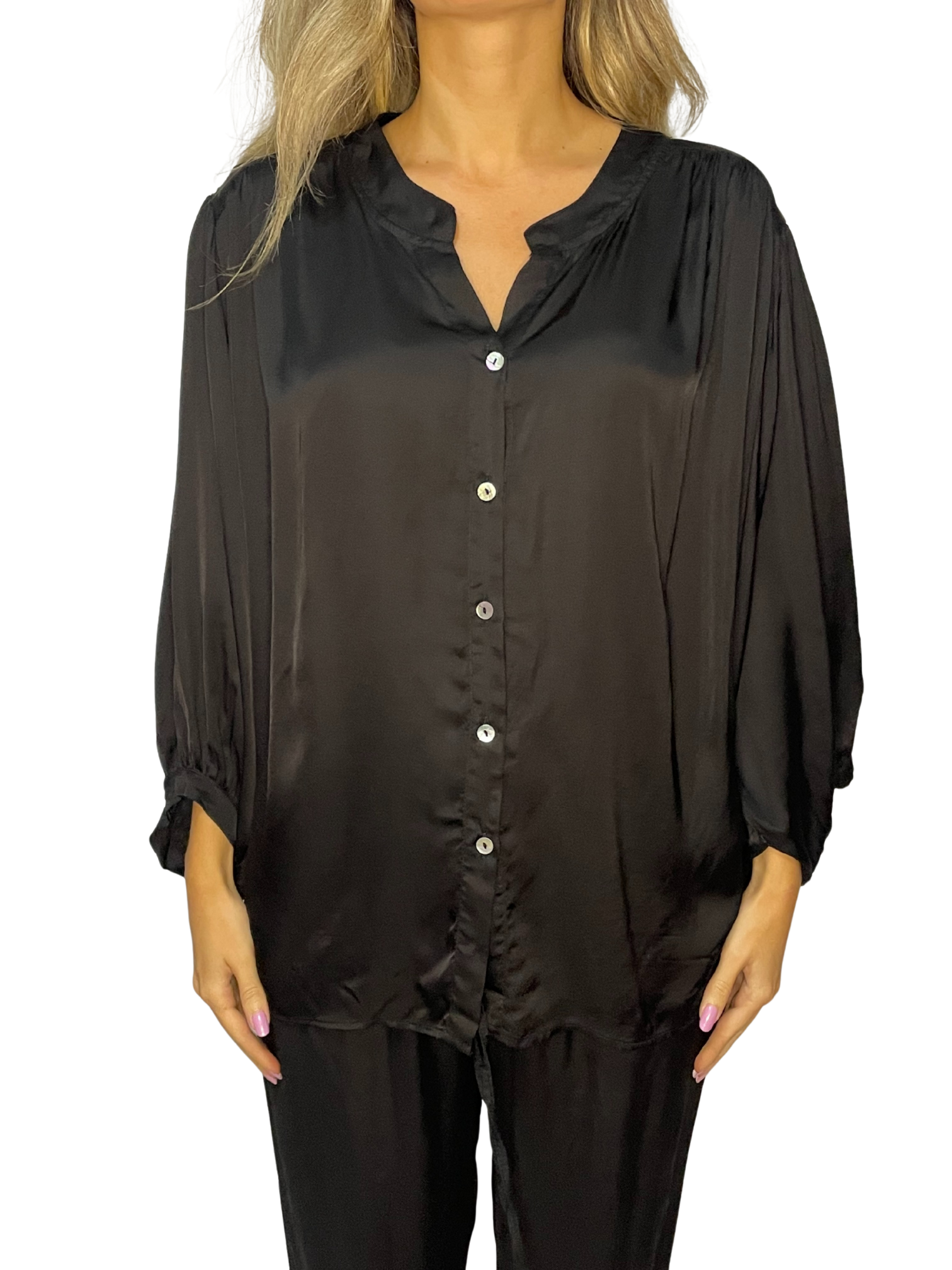 Camicia satin con maniche balloon e collo a fascetta
