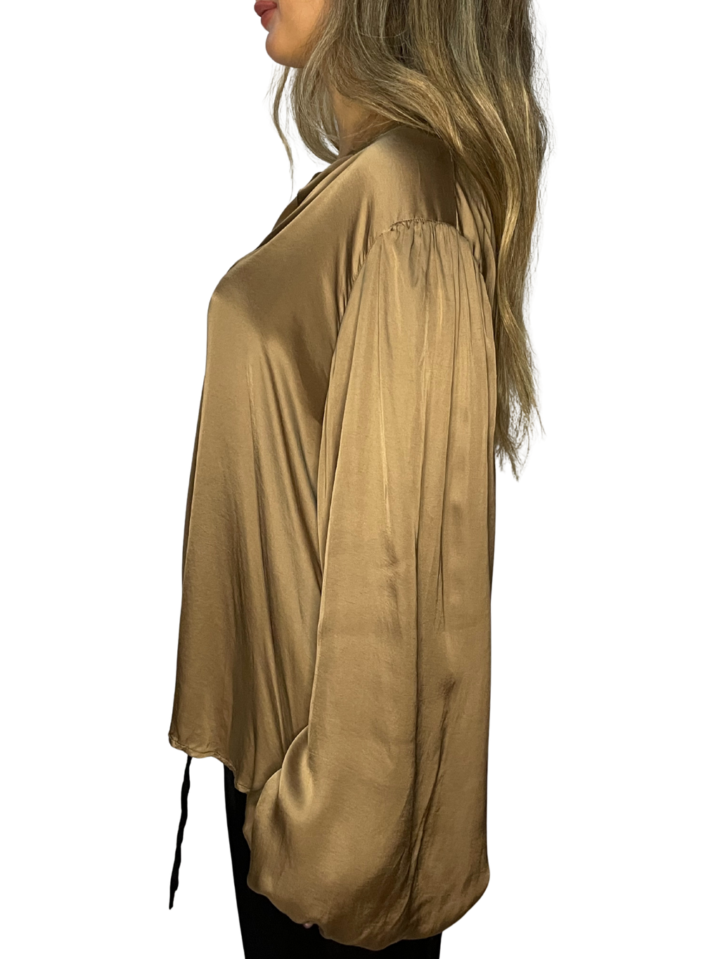 Camicia fluida in raso con collo a fascetta e maniche ampie