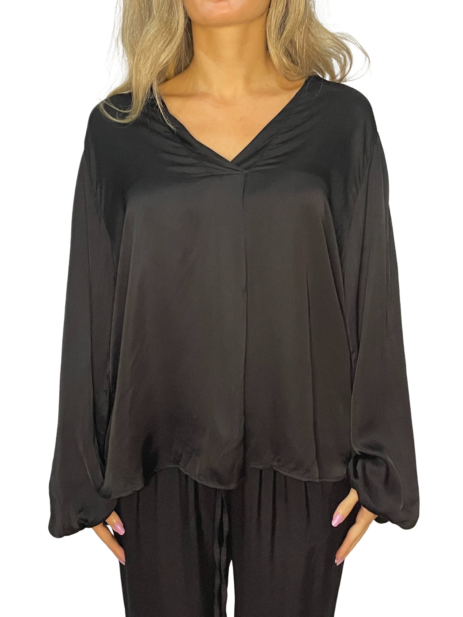 Camicia fluida in raso con collo a fascetta e maniche ampie