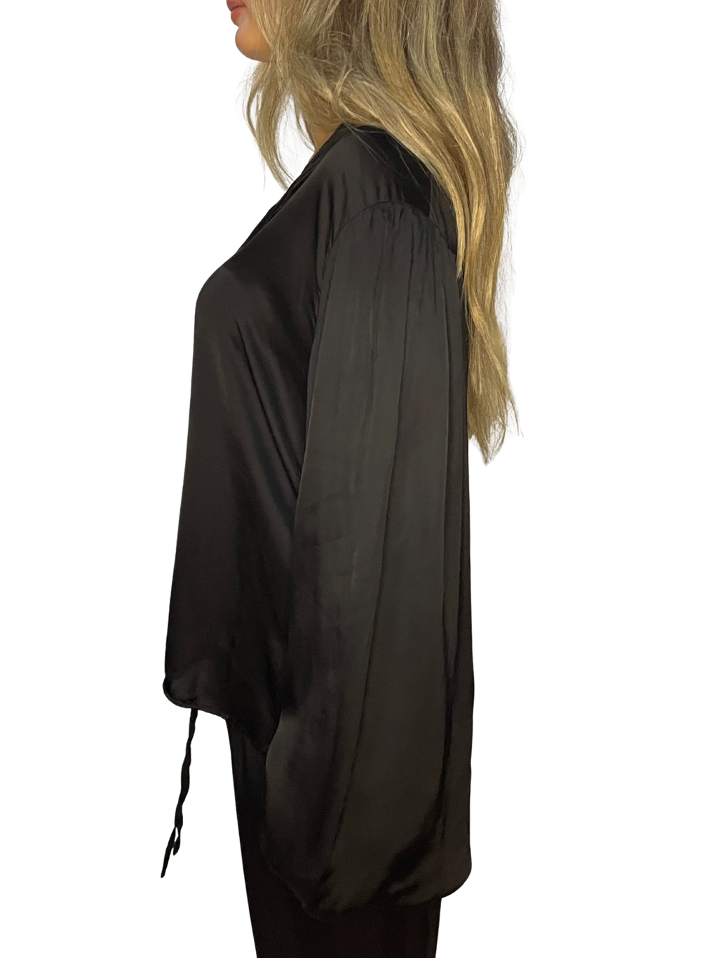 Camicia fluida in raso con collo a fascetta e maniche ampie