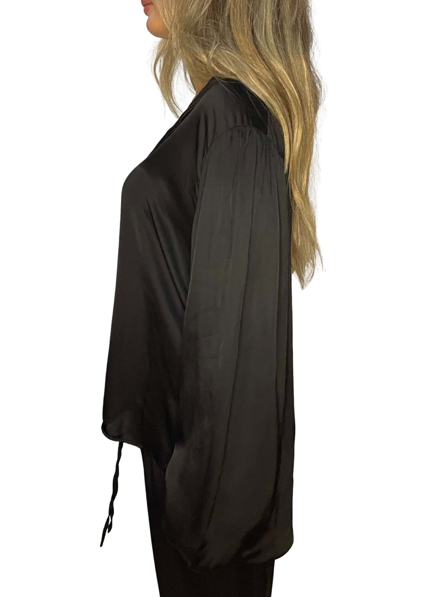 Camicia fluida in raso con collo a fascetta e maniche ampie