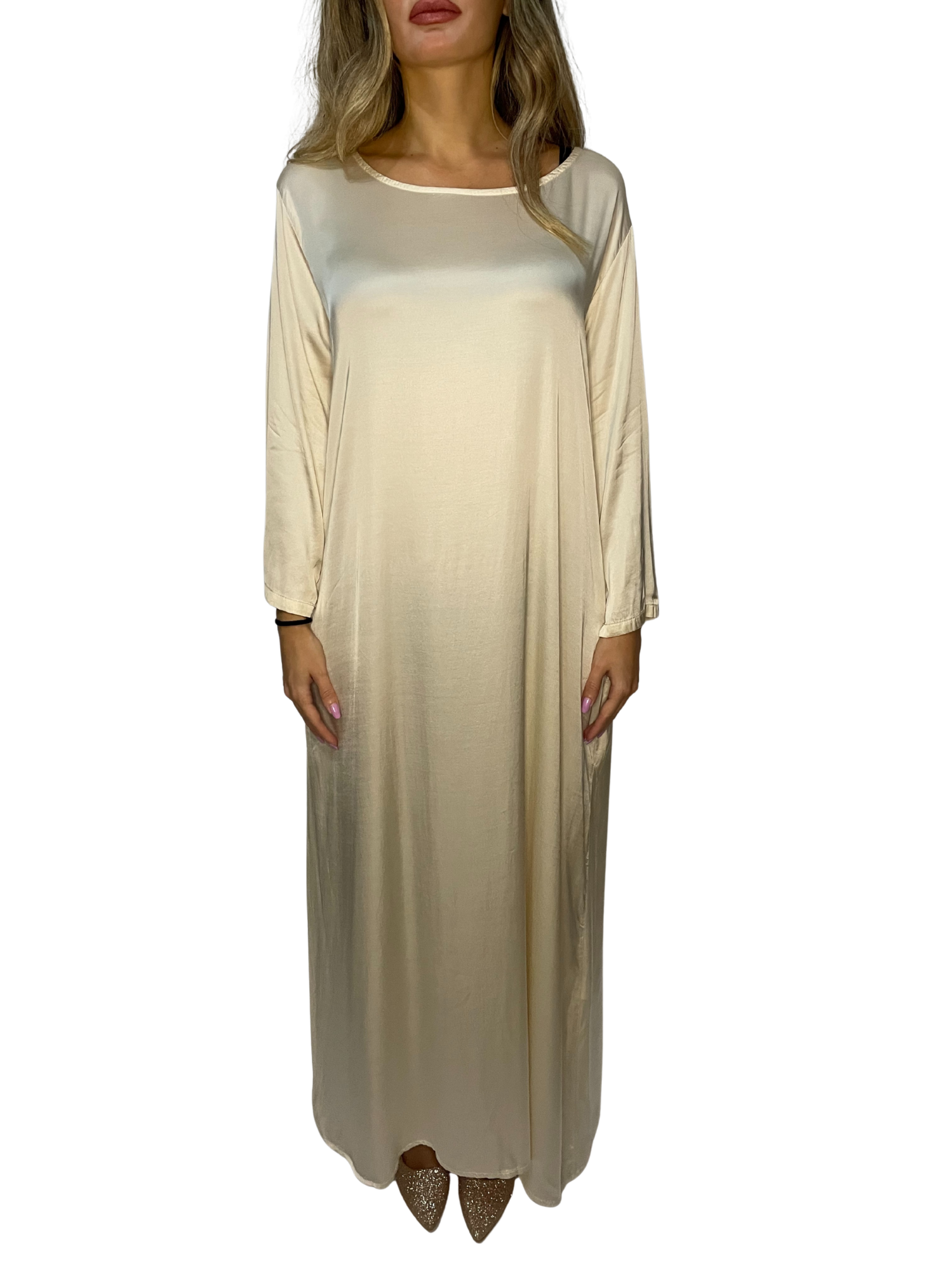 Abito lungo fluido in satin con manica 3/4