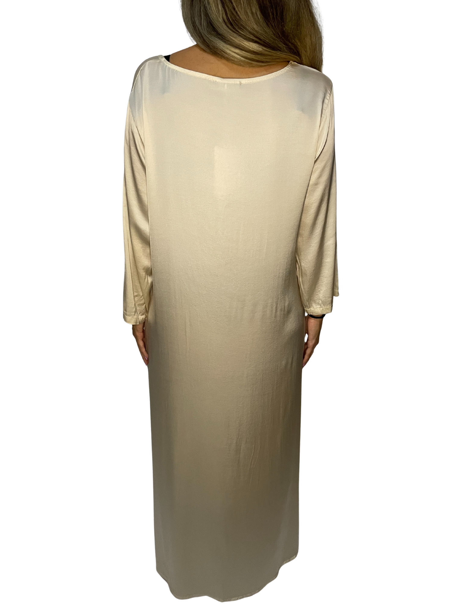 Abito lungo fluido in satin con manica 3/4