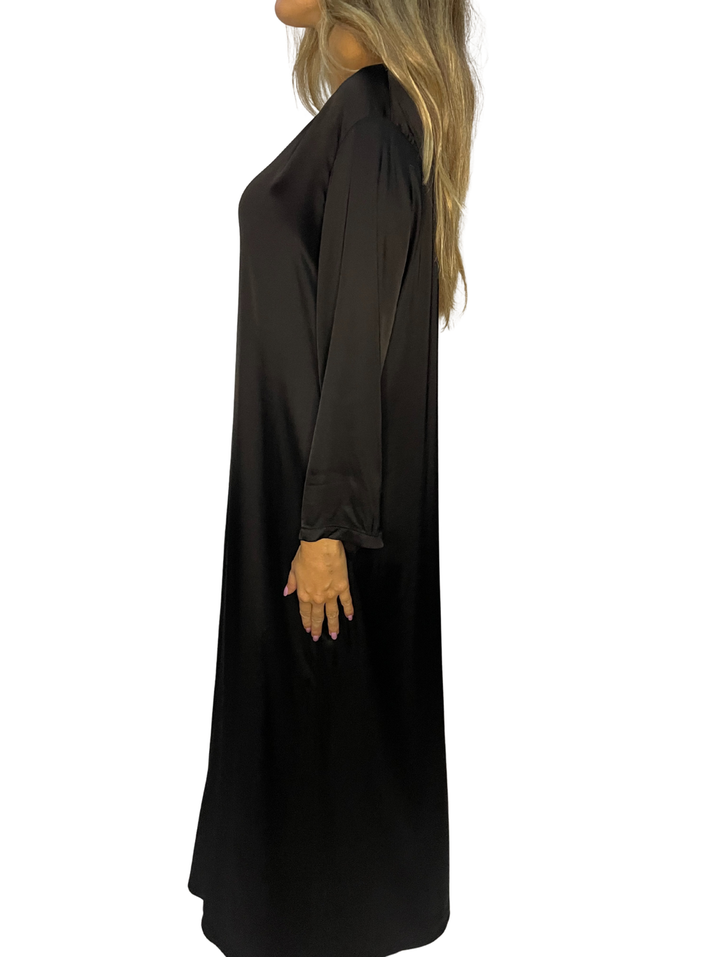 Abito lungo fluido in satin con manica 3/4