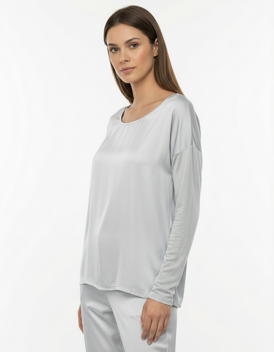 Maglia fluida effetto satin con scollo ampio