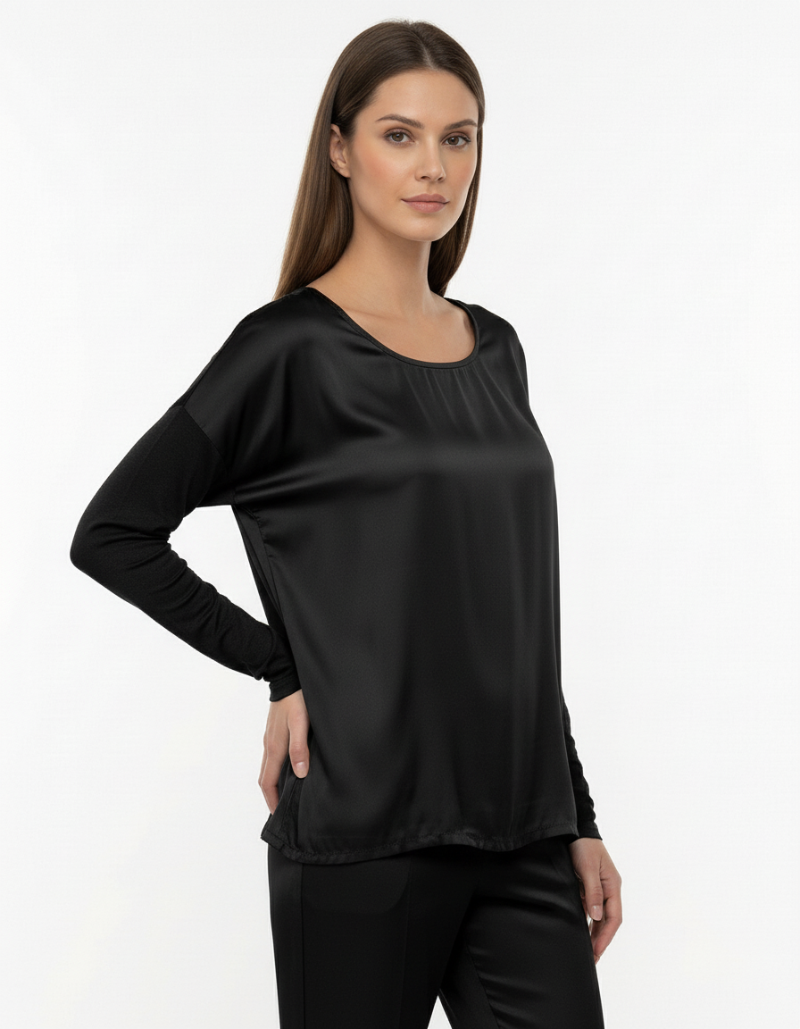 Maglia fluida effetto satin con scollo ampio