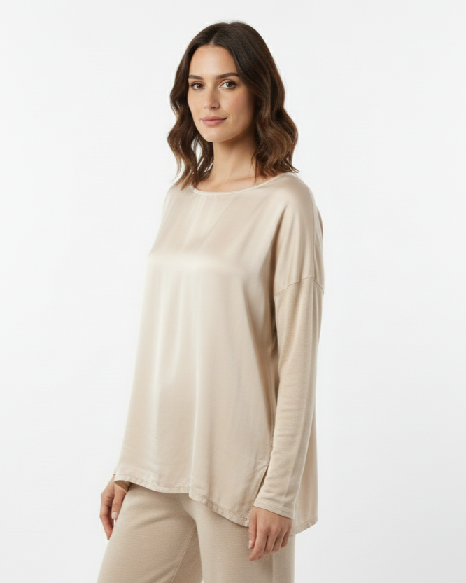 Maglia fluida effetto satin con maniche lunghe