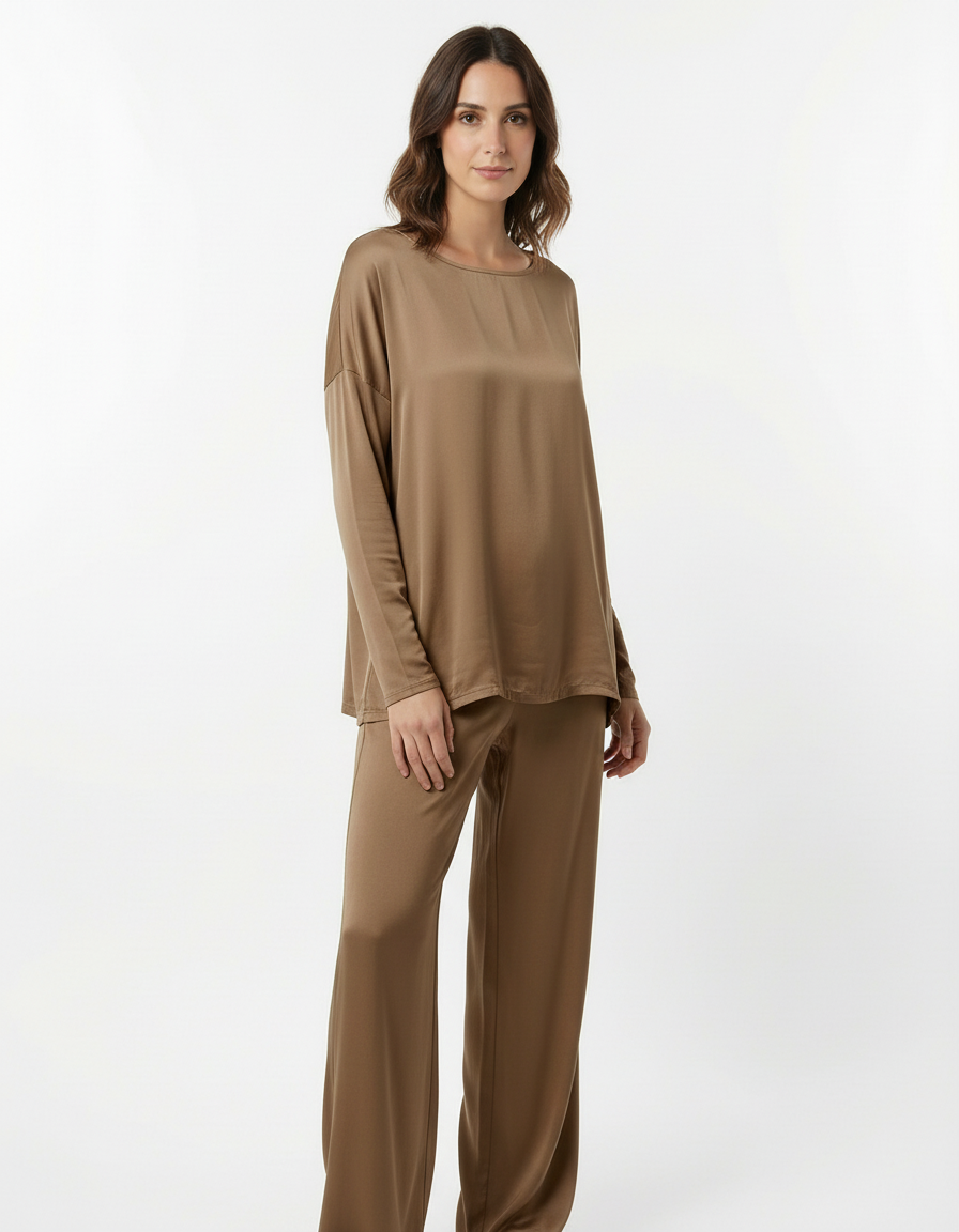 飘逸的缎面质感长袖毛衣