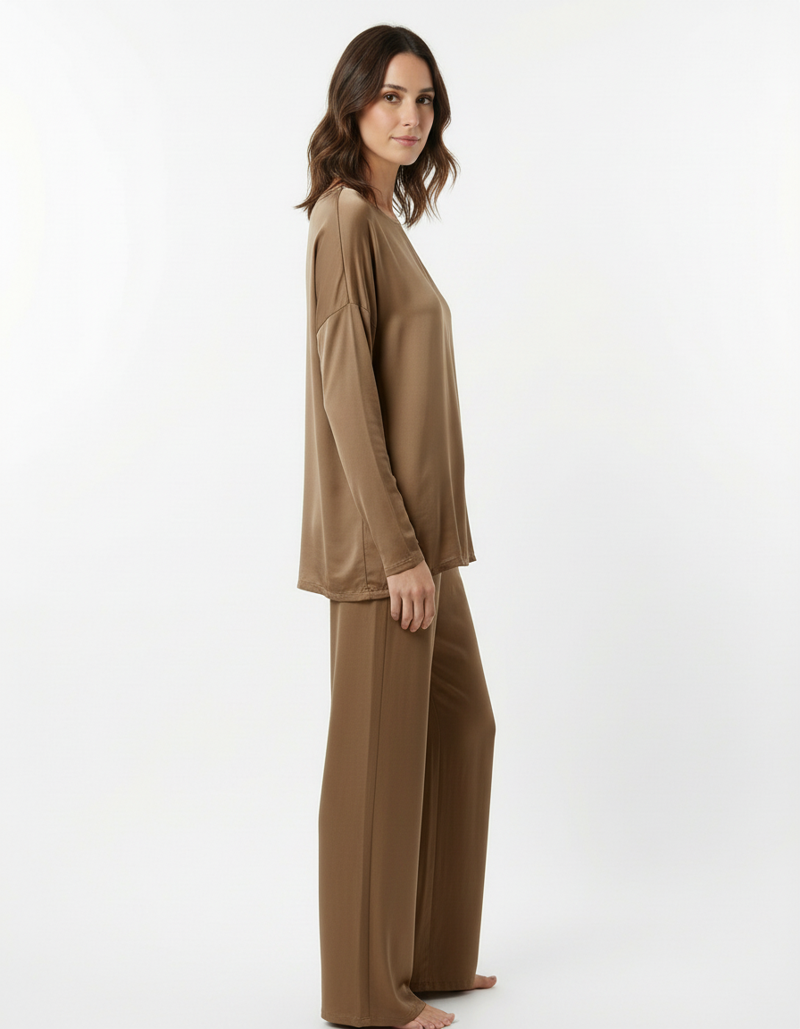 飘逸的缎面质感长袖毛衣