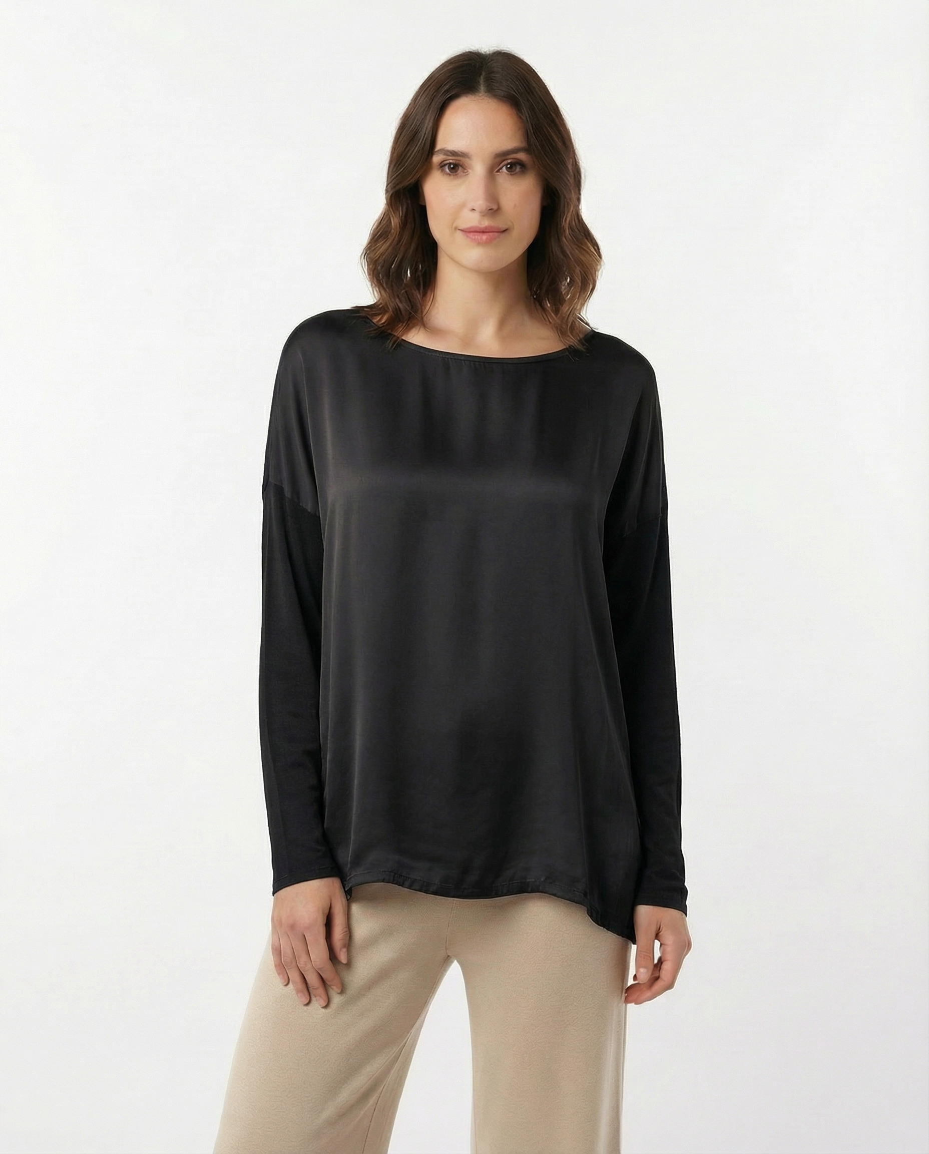 Maglia fluida effetto satin con maniche lunghe