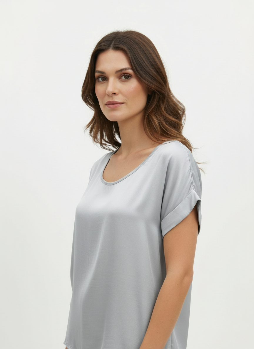 T-shirt fluida con manica a risvolto e scollo ampio